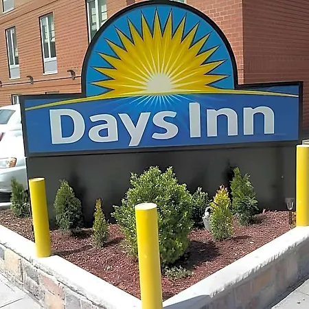 Days By Wyndham Long Island Hotel
