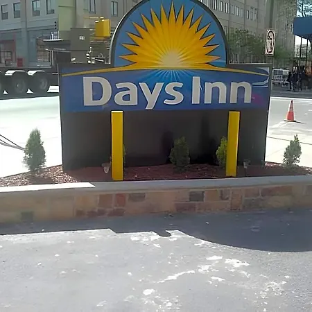 Days By Wyndham Long Island Hotel