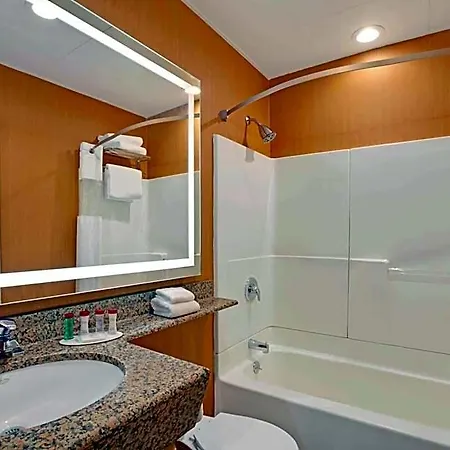 Ramada By Wyndham Bronx