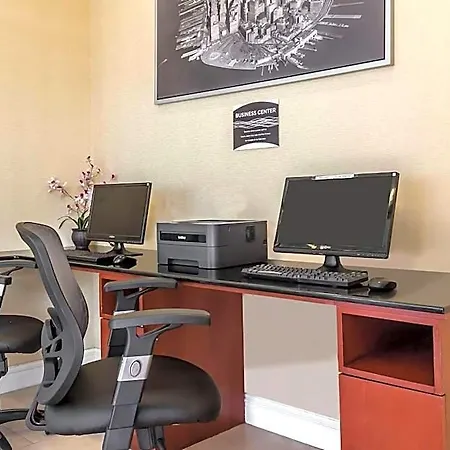 Hotel Comfort & Laguardia Airport 4*