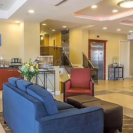 Hotel Comfort & Laguardia Airport 4*
