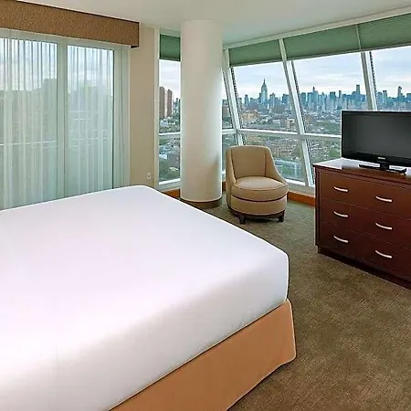 Hotel Lic Manhattan View 3*