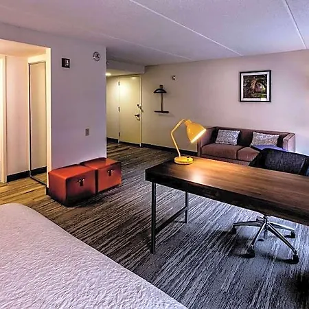 Hampton & Staten Island Hotel