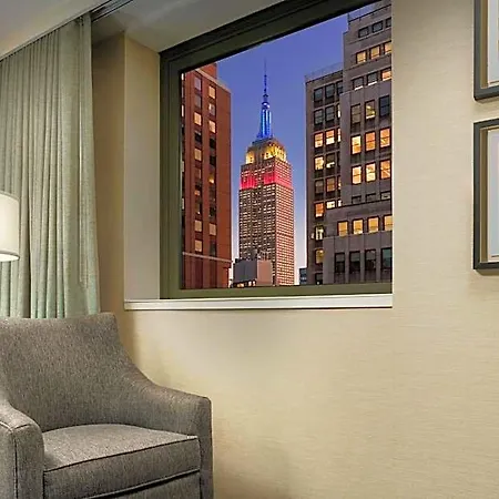Hotel Courtyard Manhattan/times Square 3*