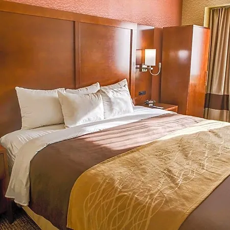 Ramada By Wyndham Times Square West