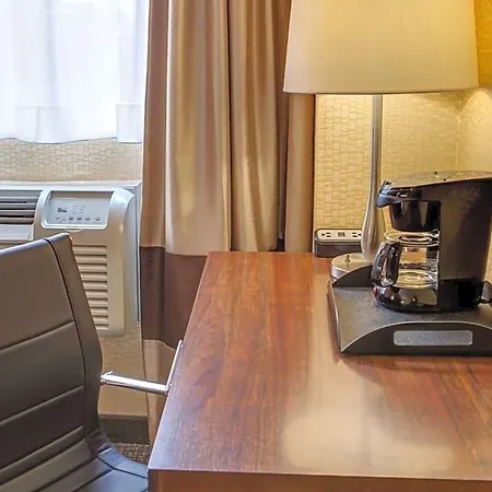 Ramada By Wyndham Times Square West 3*