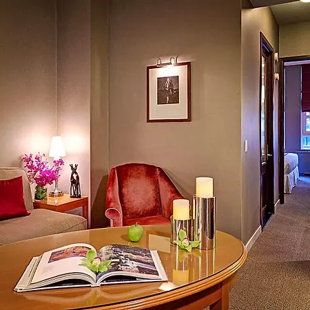Giraffe By Library Collection 4* New York