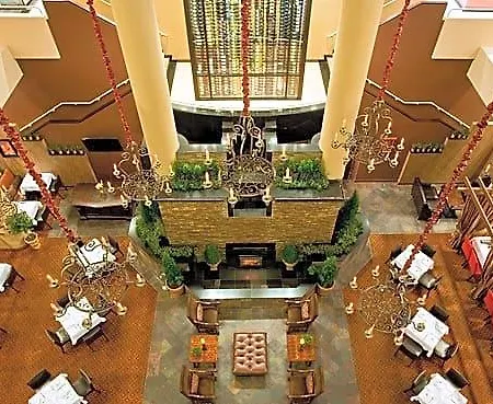 Sheraton Laguardia East Hotel 3*