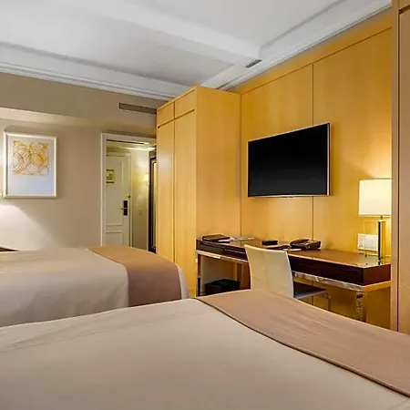 Omni Berkshire Place 4*