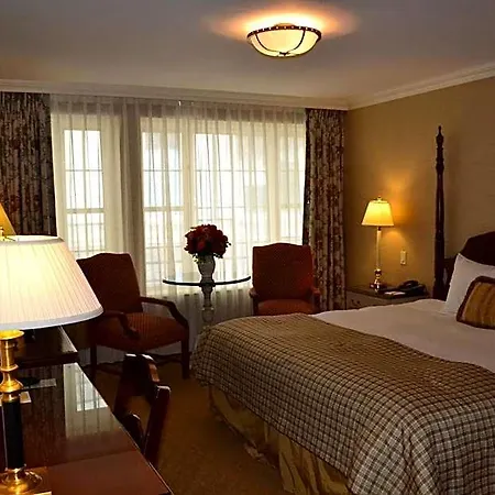 Hotel The Street 3*