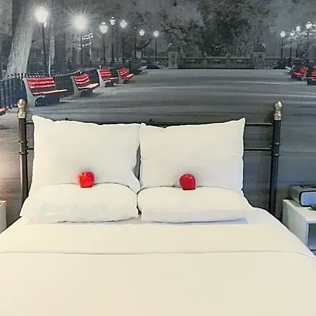 Hotel Night Broadway 3*