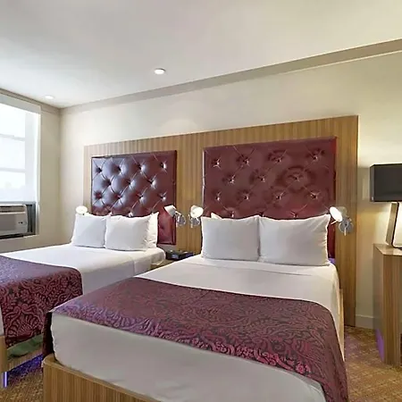 Hotel Night Broadway 3*