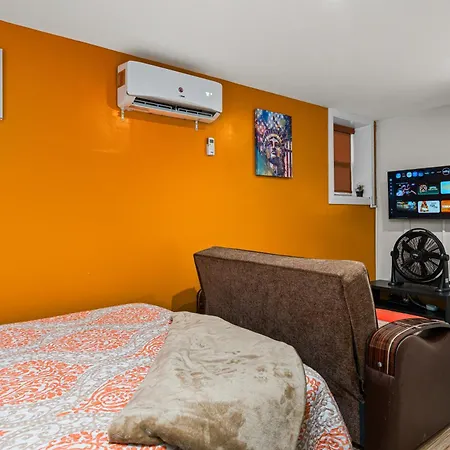 Elegant 2 Bedroom W Modern Amenities
