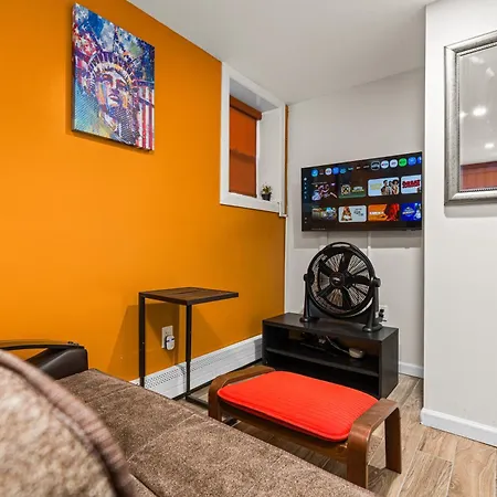 Elegant 2 Bedroom W Modern Amenities Apartment New York