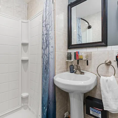 Apartment Elegant 2 Bedroom W Modern Amenities