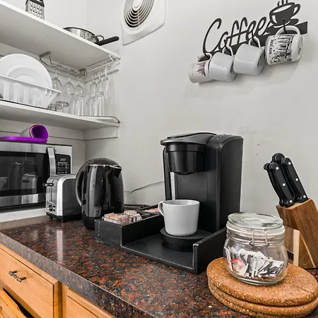 Elegant 2 Bedroom W Modern Amenities New York