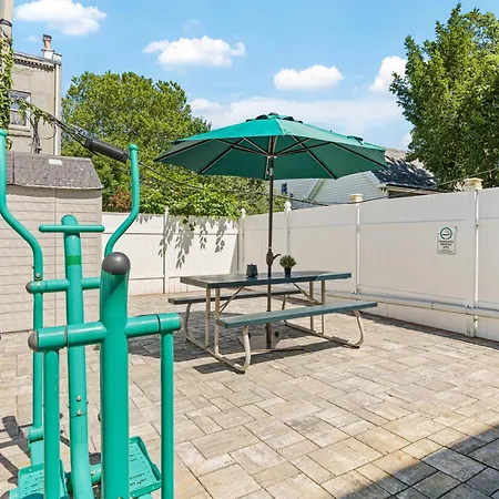 Elegant 2 Bedroom W Modern Amenities * New York