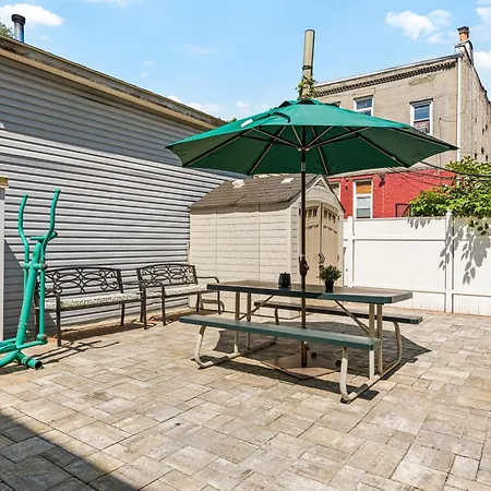 Elegant 2 Bedroom W Modern Amenities * New York