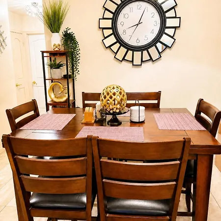Spacious Comfy In Cozy Classy Duplex Guest house New York