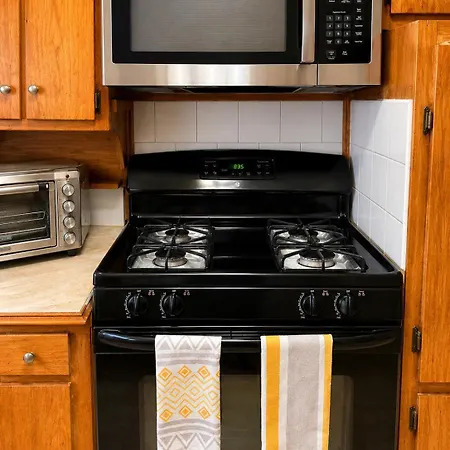Spacious Comfy In Cozy Classy Duplex Guest house New York