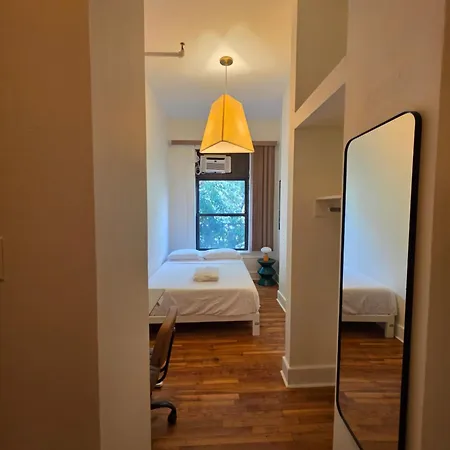 Lamartine Chelsea Hostel