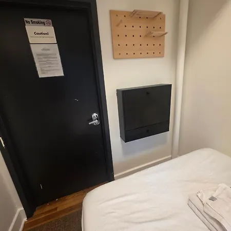 Lamartine Chelsea Hostel *