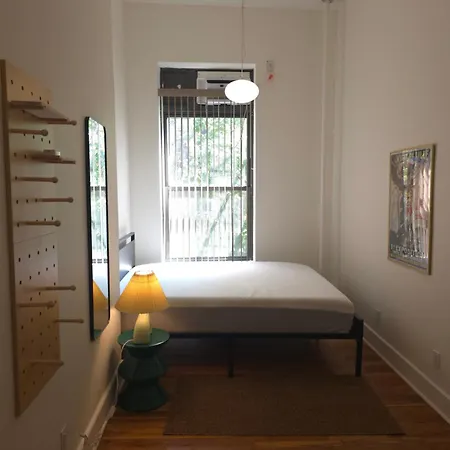 Lamartine Chelsea Hostel *