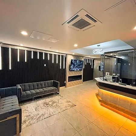Hotel Liv Bronx