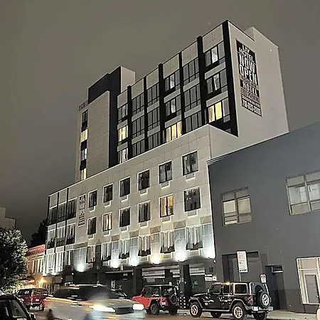 Hotel Liv Bronx New York