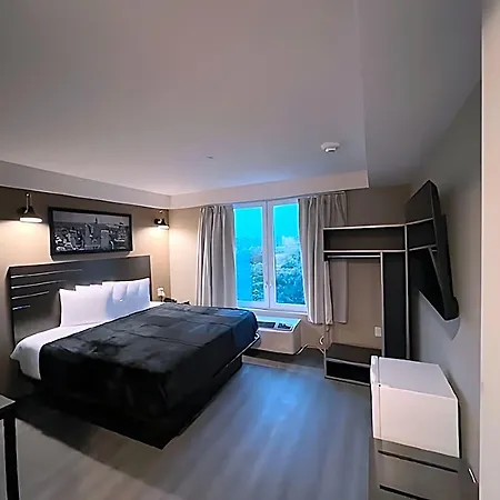 Hotel Liv Bronx 3*