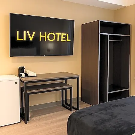 Hotel Liv Bronx 3*