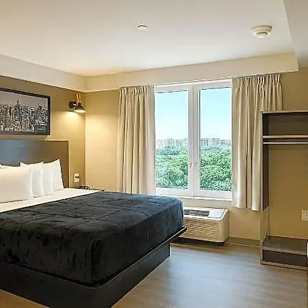 Hotel Liv Bronx