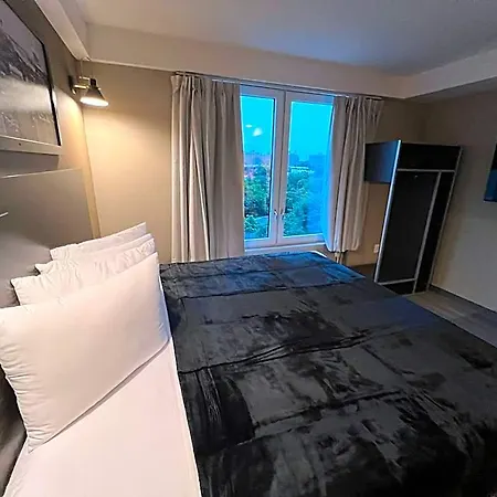 Liv Bronx Hotel 3*