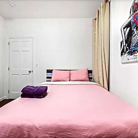 Pinky Pinky 2 Bedroom Hotel