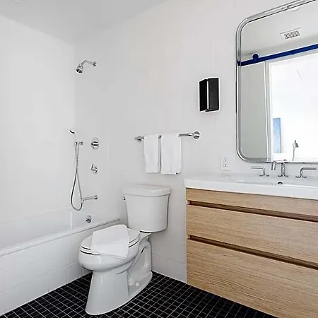 Placemakr Street Aparthotel 4*