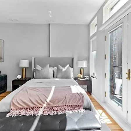Luxe W Juliet Balcony In Upper East Hotel