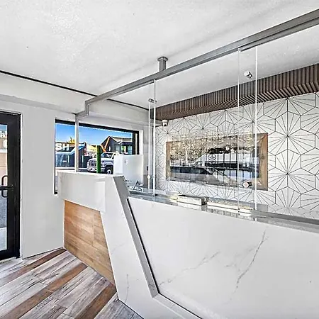 Opus Bronx Hotel 2*