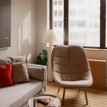 Aura Times Square 4*