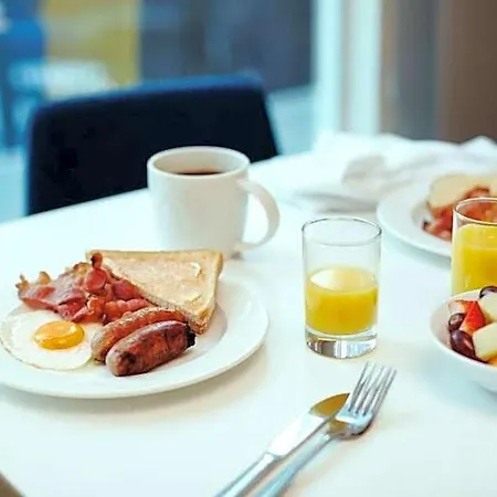 Lic - La Guardia West 3* New York
