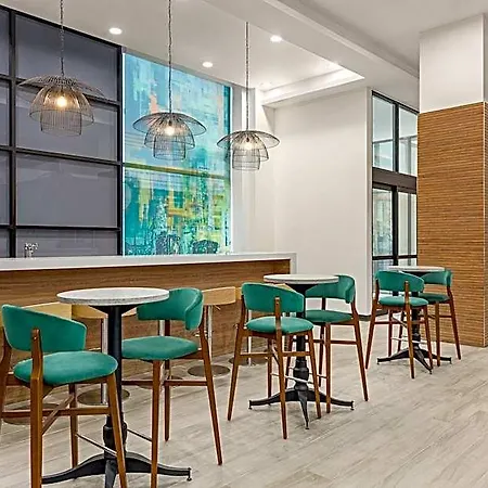Hotel Lic - La Guardia West 3*