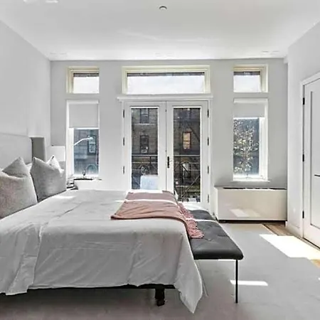 Hotel Luxe W Juliet Balcony In Upper East New York