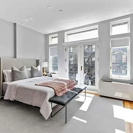 Luxe W Juliet Balcony In Upper East New York