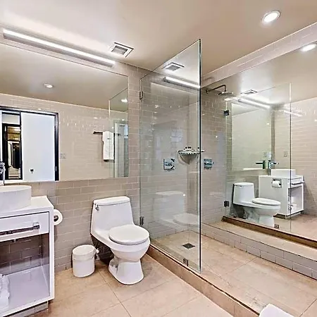 Hudson Yards 3*