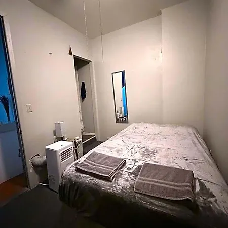 Macaw Guest house *