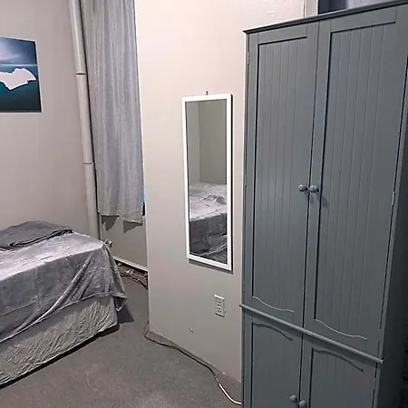 Macaw Guest house New York