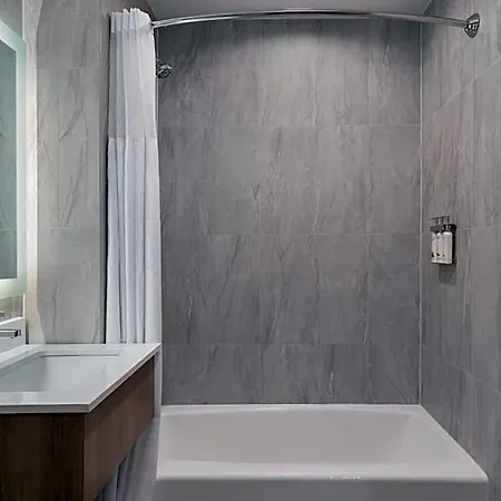 Express & Bronx - Barnabas Area By Ihg 2*