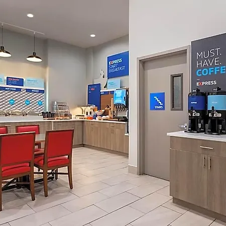 Express & Bronx - Barnabas Area By Ihg New York