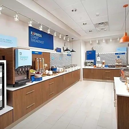 Hotel Express & Bronx - Barnabas Area By Ihg New York