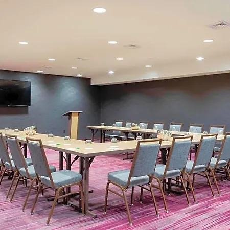 Courtyard By Marriott Queens, Jamaica