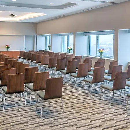 Crowne Plaza Jfk Airport City, An Ihg 4*